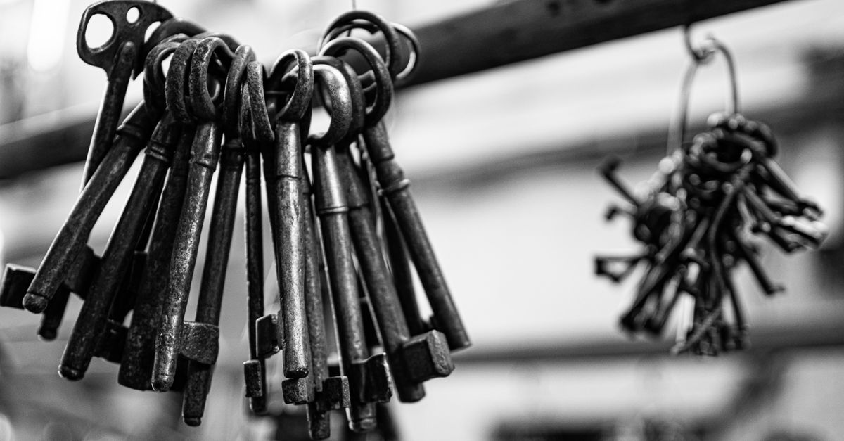 When to Call a Commercial Locksmith — and What to Expect — New Milford Locksmith